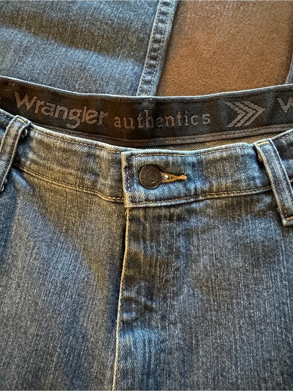Men’s Wrangler Stretch Waist Straight Leg Denim Jeans Sz 40 x 34 Like New!